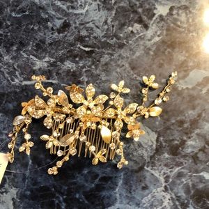 David’s bridal headpiece never worn